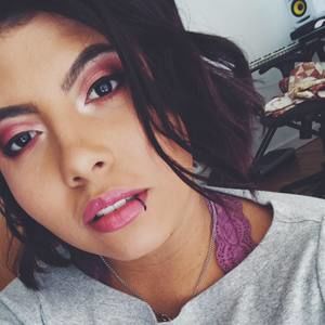 Meet your Posher, Daniela